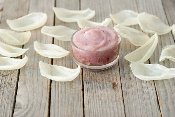 Natural moisturizer with petals